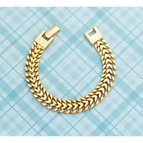 Vintage Gold Tone Arrows Bracelet by Avon - 7 inch - L13 - Picture 1 of 3